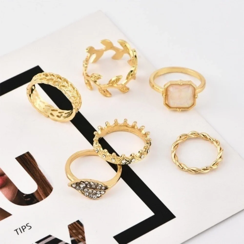 3/$30 💛 Dainty Ring Set